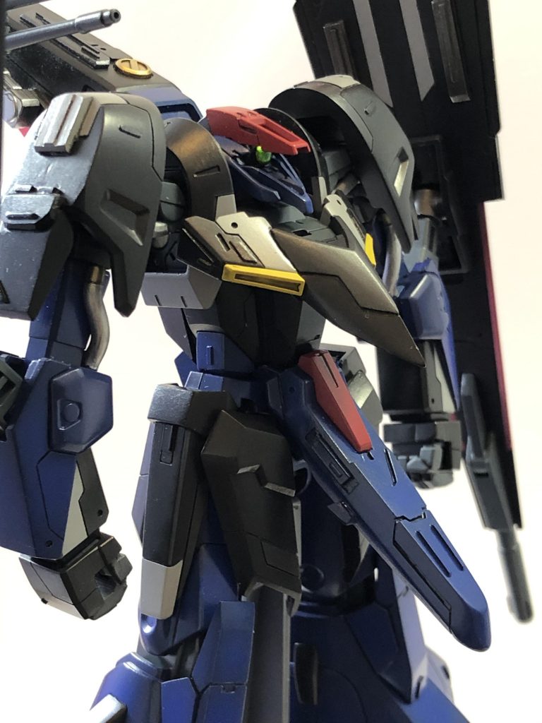 胸部はディテール追加で段落ちに。