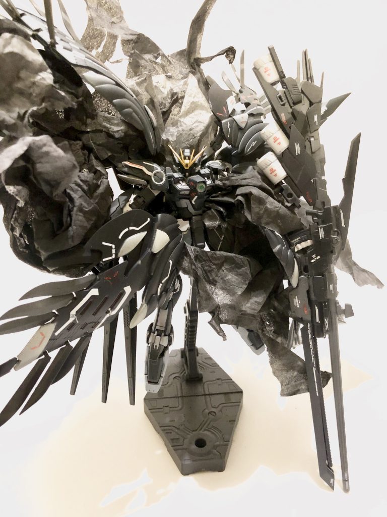 absolute Lumière//アブソリュート・リュミエール通称［神槍］ 光の速さと物質の構成から融解させる新型のバスターライフル 極めて高出力、高威力だが冷却の為、連射性能に難がある。