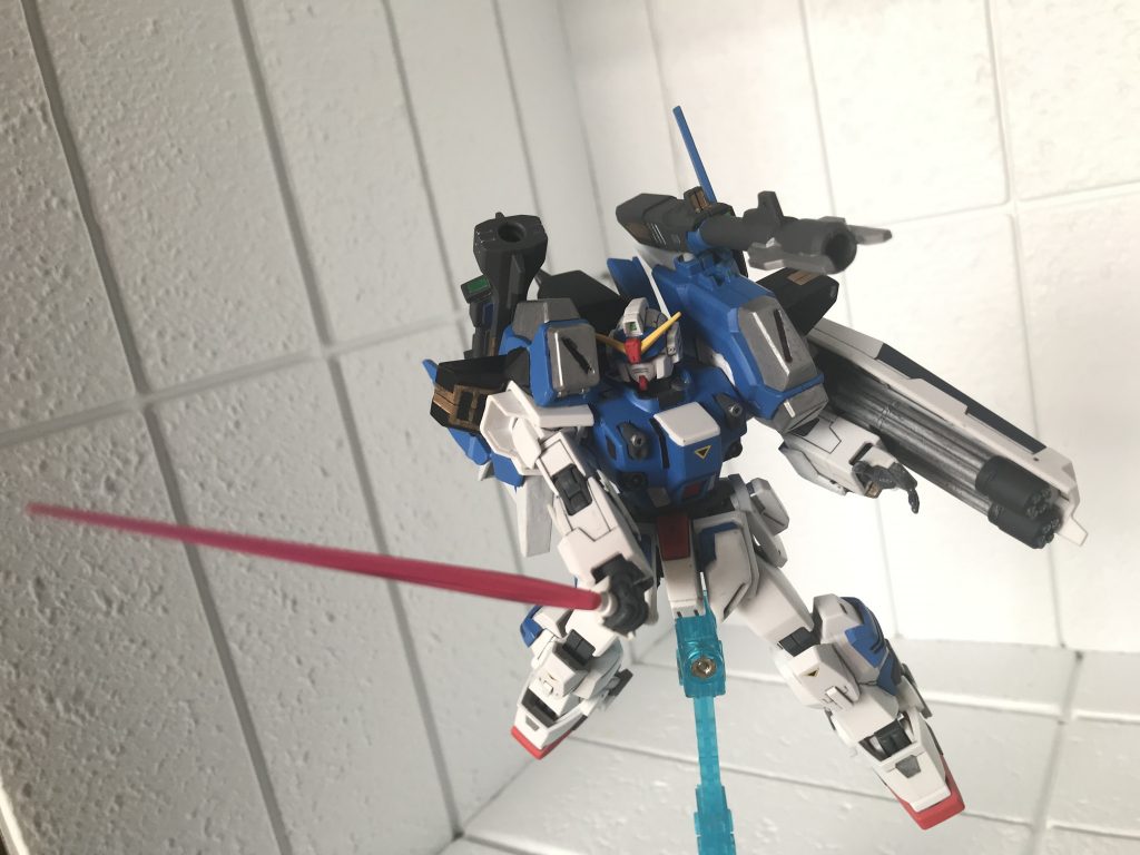 ビームサーベル!
脹脛横もヴェルデの腰パーツを加工して取り付けましたが、展開ギミックは健在です!