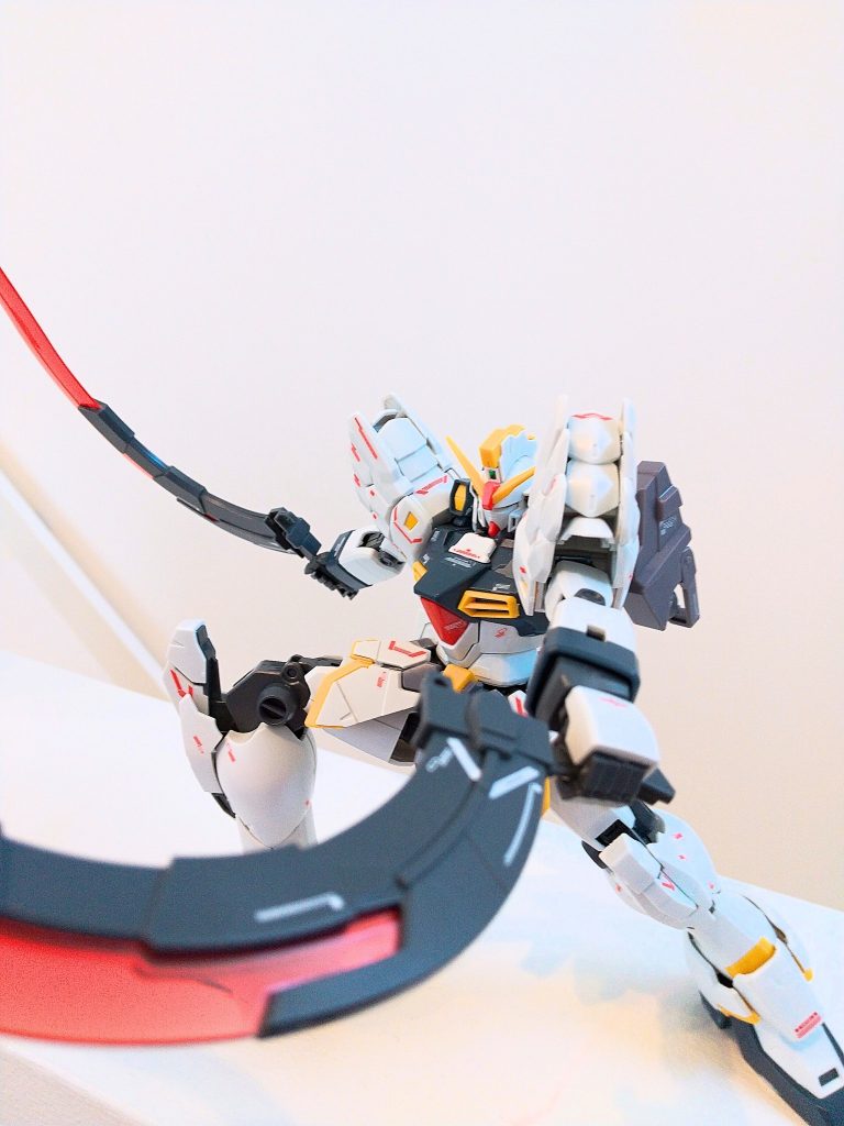 以上。ガンダムサンドロック EWです。とにかくヒートショーテルの迫力がすごいです。武装はビームマシンガンも付属していますが、やはりサンドロックはヒートショーテルがあってこそですね笑