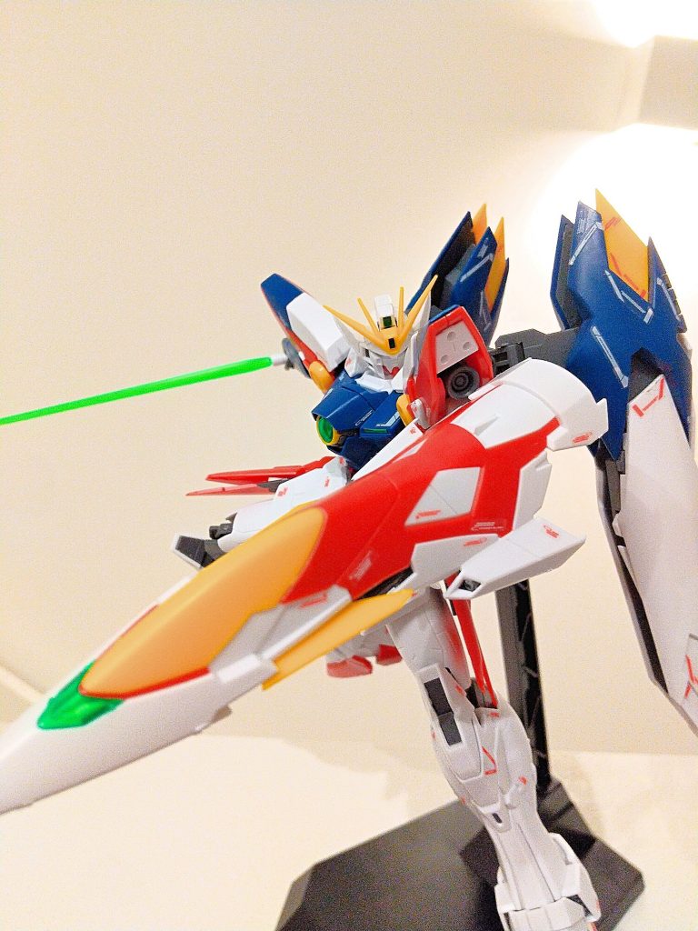 配色はほとんど完璧です。トリコロールカラーが色鮮やかです。