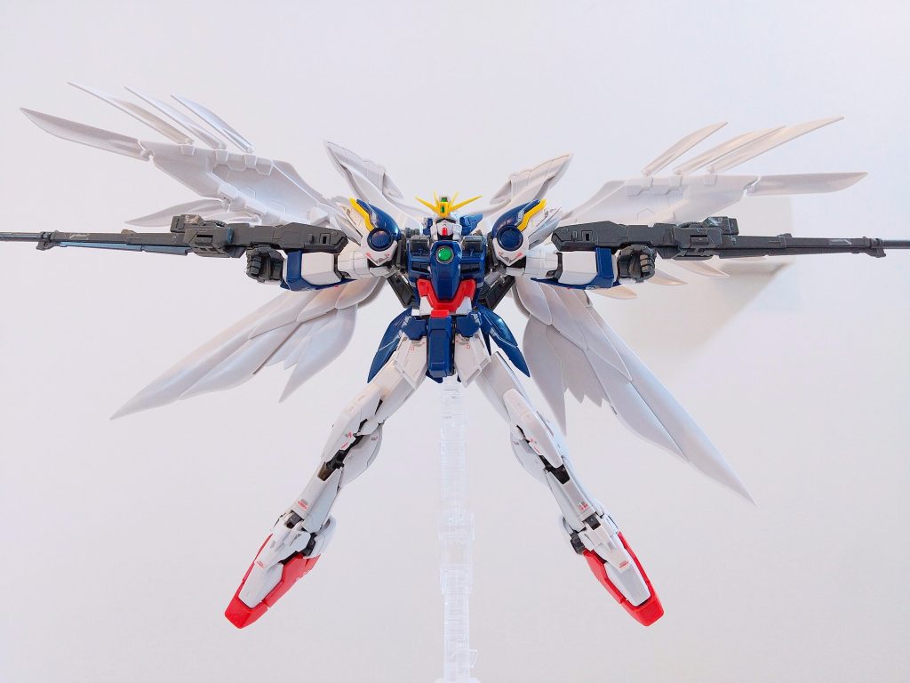 ローリングバスターライフルです。EWでは使ってませんが、ウイングゼロといえばこれのイメージ強いので笑
羽のおかげで1/144でもどんでもない迫力です。