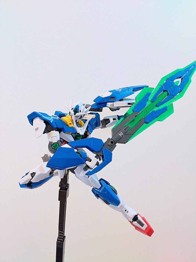 バスターソードです。とんでもない大きさです。この状態で飾り続けると確実に腕の間接は息絶えます笑