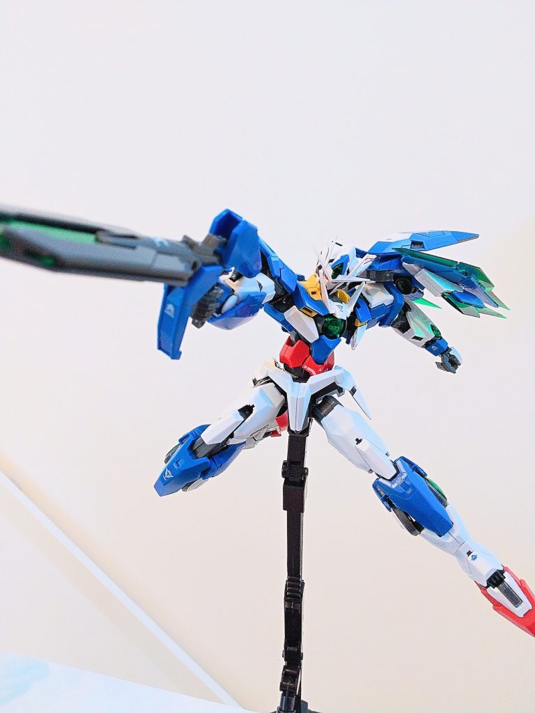 GNソードV ライフルモードです。腰の稼働が良いのでバリバリのポーズを決めることができます。