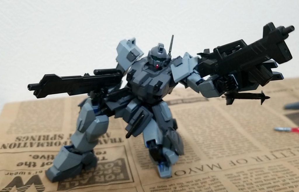 サブマシンガン
本機が装備していたブルパップマシンガンより更に大型化された