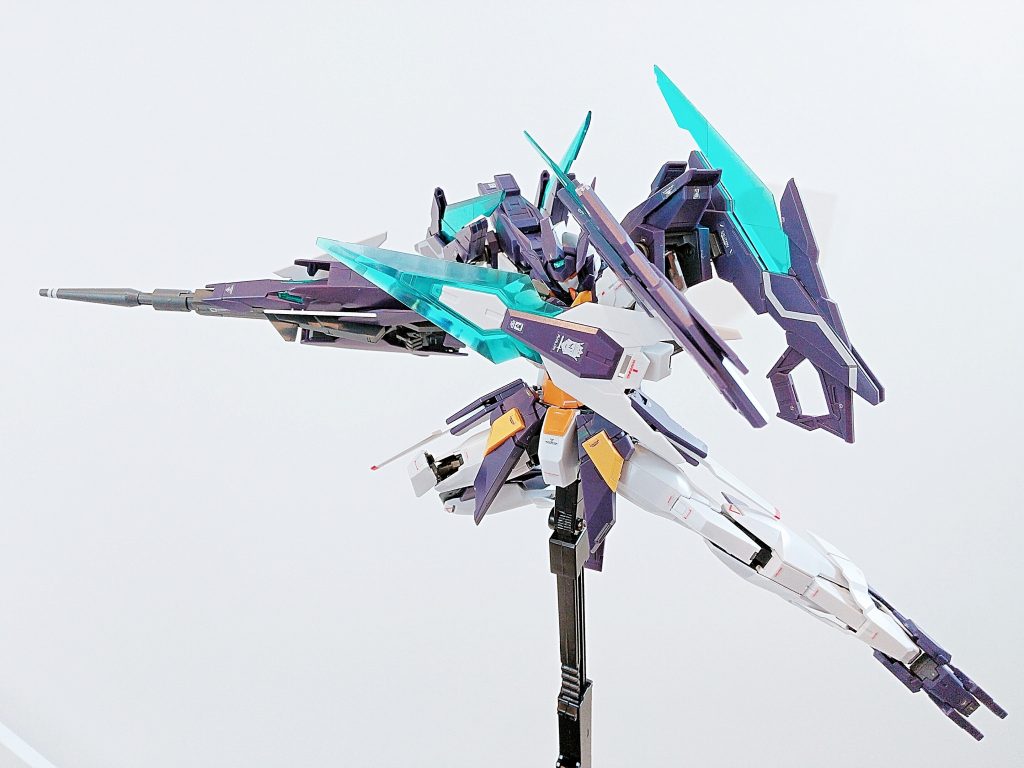 ビルドダイバーズに登場したAGEⅡマグナムです。クリアパーツ多めで見映えはとても良いです。