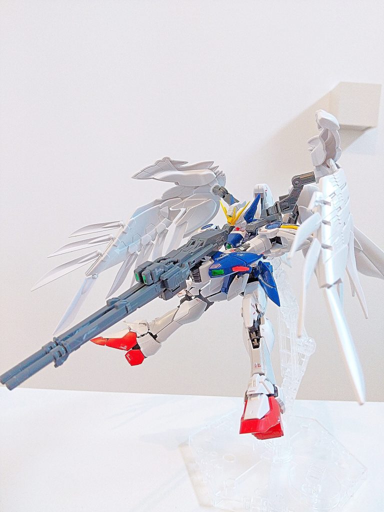 腕の稼働は素晴らしいので、ラストシューティングもちゃんど再現できます。すみません、このポージングは個人的にかっこ良くないです。