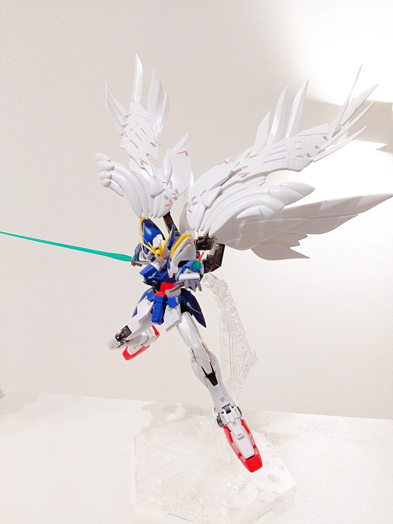 ウイング系の機体って大型装備が多いですが、ビームサーベルを華麗に扱うイメージも強いですね。