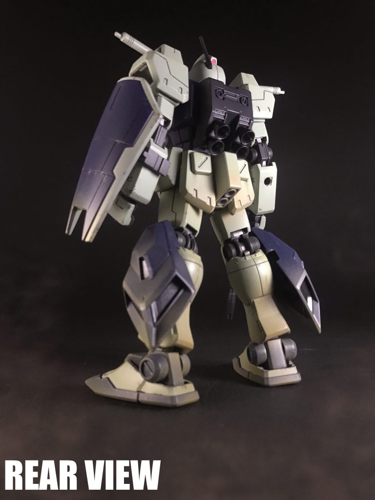 ダカールは砂漠の近い都市です。ビルの高さも踏まえて足元にサンドウェザリングを控えめに施していますが、戦闘で発生するダメージ加工は施していません。というのも、ダカールへジオン残党が攻めてくる事はほとんど無かったらしく、劇中の戦闘が久々だった為です。(ネモ ユニコーンverより)