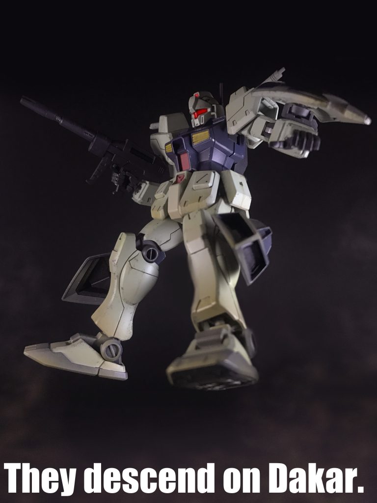 ダカール降下の一幕、ベース機の「ジム・カスタム」は「RX-78NT-1 ガンダムNT1」と一部パーツを共有している設定があります。レッグスラスターに面影が見えます。※編集でアクションベースを消しています。