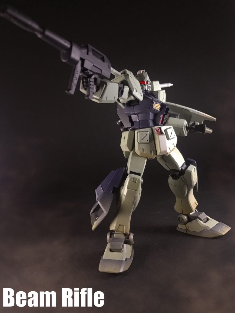 ビームライフルはボウワ社の初期のEパック内蔵タイプ、ネモとは異なりAE規格では無い為です。