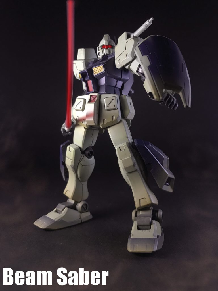 「ワグテイル」同様のサーベルラック、アンクルガードレスのタイプ、肩部との干渉を避ける為の半分切り落としたシールドを装備しています。