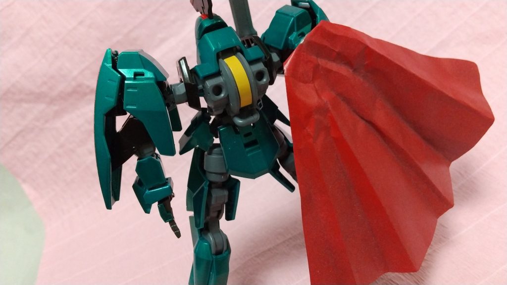 キットは地上用と宇宙用の装備を選択できますが、今回は正面の見栄えを優先して太ももを宇宙用にしました。宇宙用のバックパックは無しで。