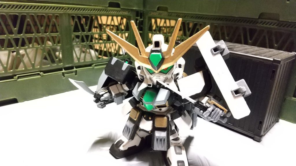 装備はナイフ、マシンガン、ミサイルポッドとオールラウンダータイプ。