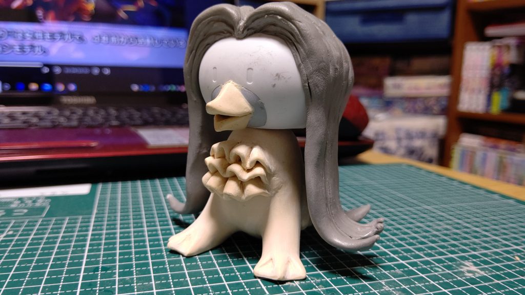 髪の毛を盛ってやっとらしくなりました。
