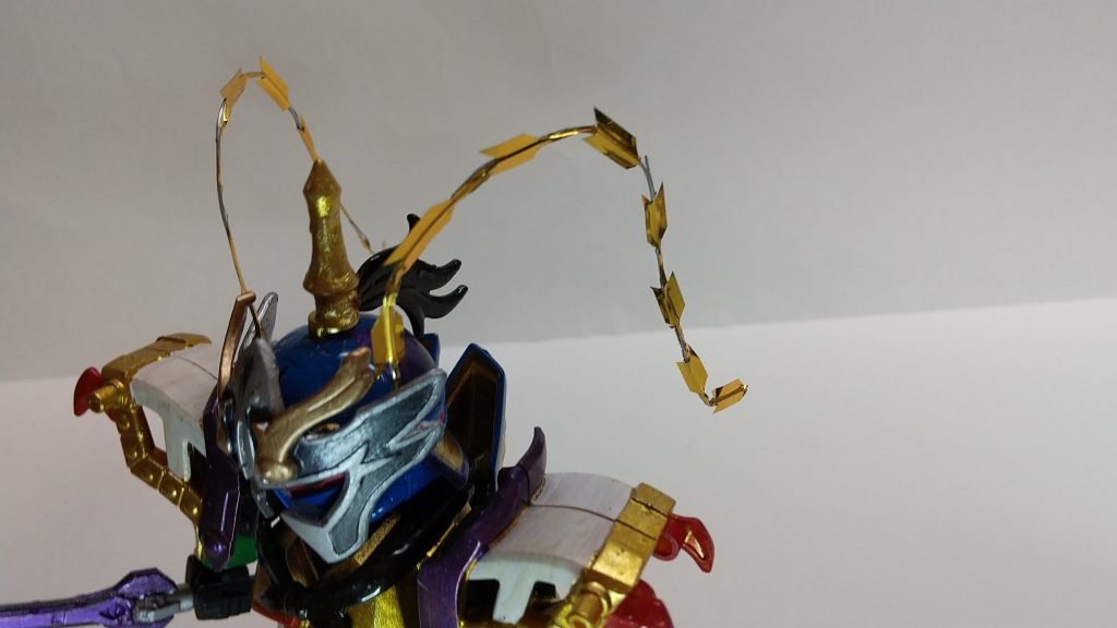 鶏冠は100均に売ってる袋を閉じるやつです
ワイヤーなのでグリグリ動かせます