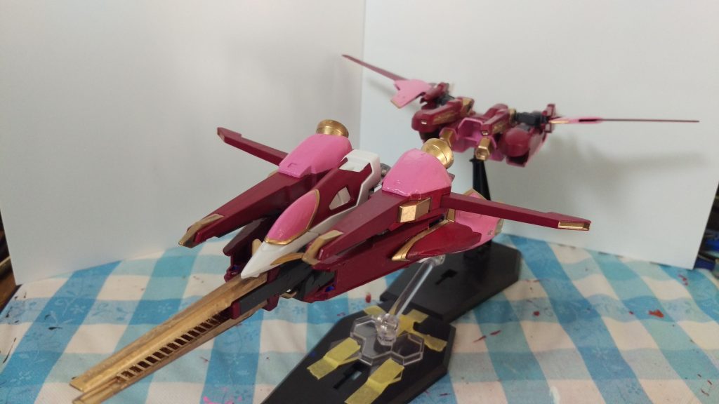 正義の味方とバックパックの合体
主に大気圏内における戦闘の際に使用される。また、宇宙空間であっても、高い機動性を活かした陽動作戦に投入される。