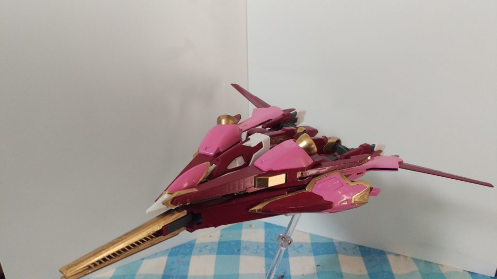 正義の味方とバックパックは合体することができ、火力と機動性が向上する。
この時正義の戦闘力は大幅に低下するため、この形態のファイターが出撃の際は正義は戦闘に参加しないことがほとんど。