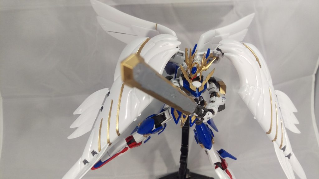 ヴィーゲンリートの武装はソードメイスのみ。
切断と打撃が可能な近接武器で、イェーガーの戦闘データより最適な武装として選ばれた。