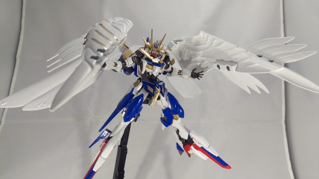 翼が大きいため、機体制御が難しいが使いこなせれば強力な機体。
武装が少ないことから機体自体の戦闘力の高さがわかる。
イェーガーと比べて空戦能力を伸ばしたため、脚部形状が特徴的なものとなっており、設置を伴う地上戦は比較的苦手。