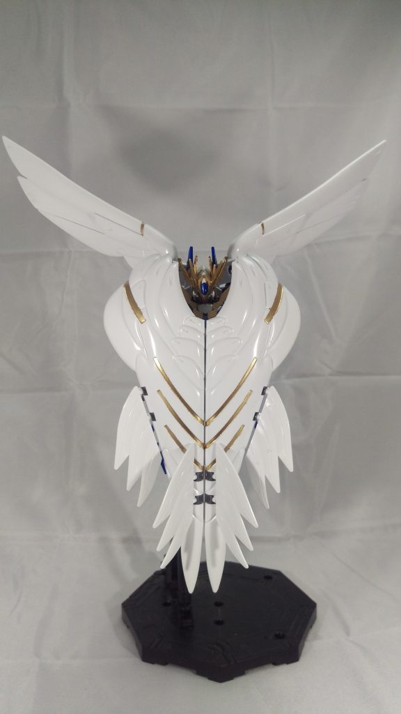 ある日それは宇宙(そら)から舞い降りた。
あれは天使だろうか…
この戦乱を終わらせてくれる神の使い
…否、あれは悪魔だった。
あれはこの地にさらなる戦火をもたらした。
全てを破壊し全てを奪っていった。
命を欲しがる貪欲な悪魔。
数多の命が失われた地で歌が聞こえる。
これは昇天する魂の子守歌…