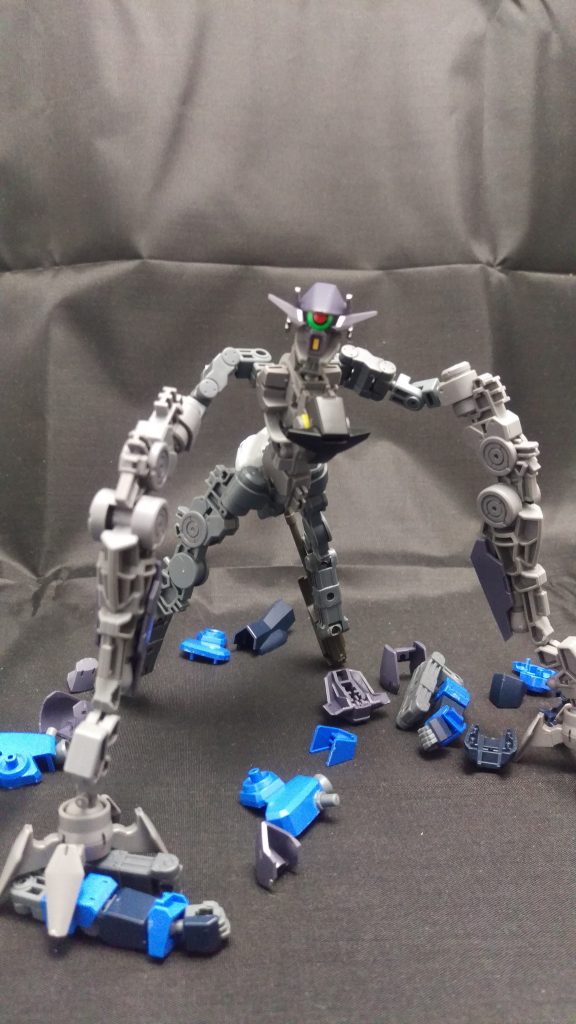 グレイズモージャ（亡者形態-放たれる魂の叫び-）
募る思いが爆発し、魂の叫びとともに装甲が外れた状態。
あらゆる可動制限が解かれたモージャは不規則で不気味な動きで「完成品」を襲う。