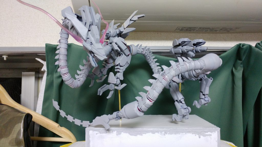 全て組みあがった状態でのサフ吹き状態。