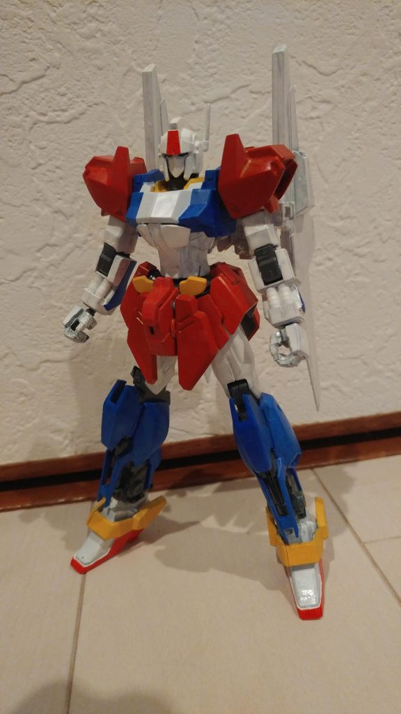 正面から
塗装は主にガンダムマーカーと缶スプレーと筆塗りで塗装しています。
