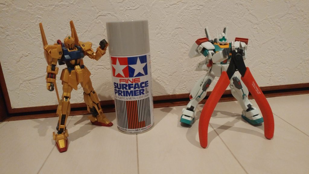 今回ザンダクロスを制作するにあたって初めてサーフェイサーを使用し、アンダーゲートを切り取り安いよう新たにプラモ用ニッパーを購入しました。