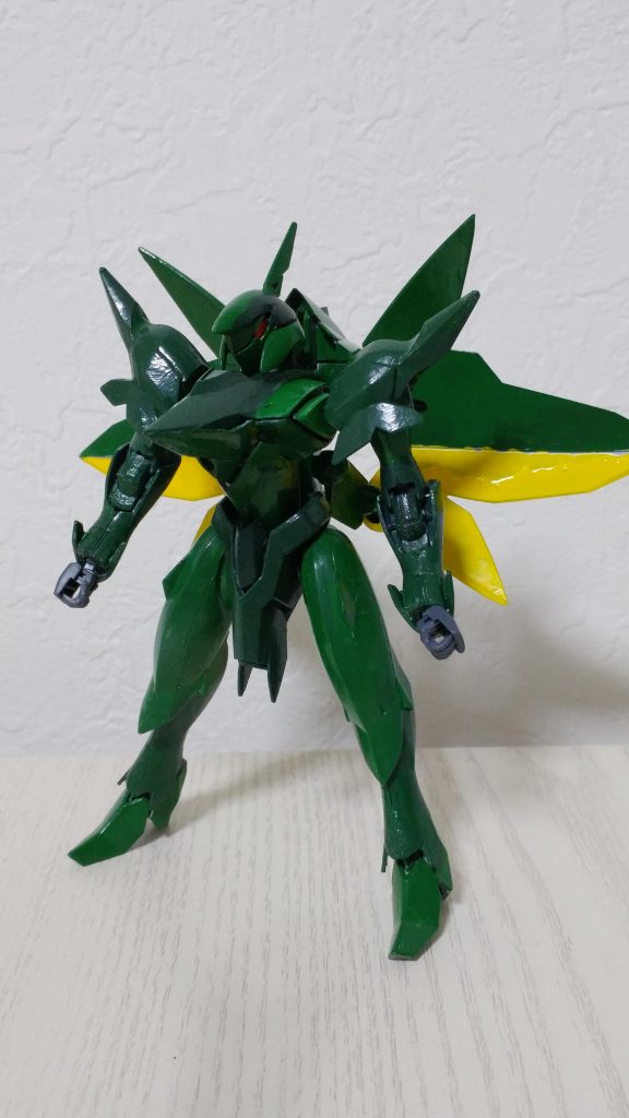 正面から
元ネタに近づける為に明るめの緑と黒を混ぜた暗い緑で筆塗りしています。