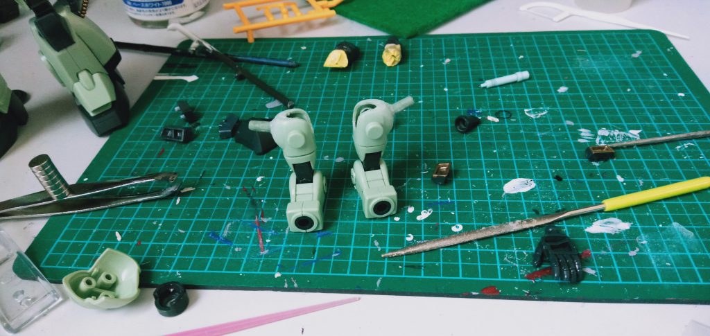 初めて穴あけ、接着