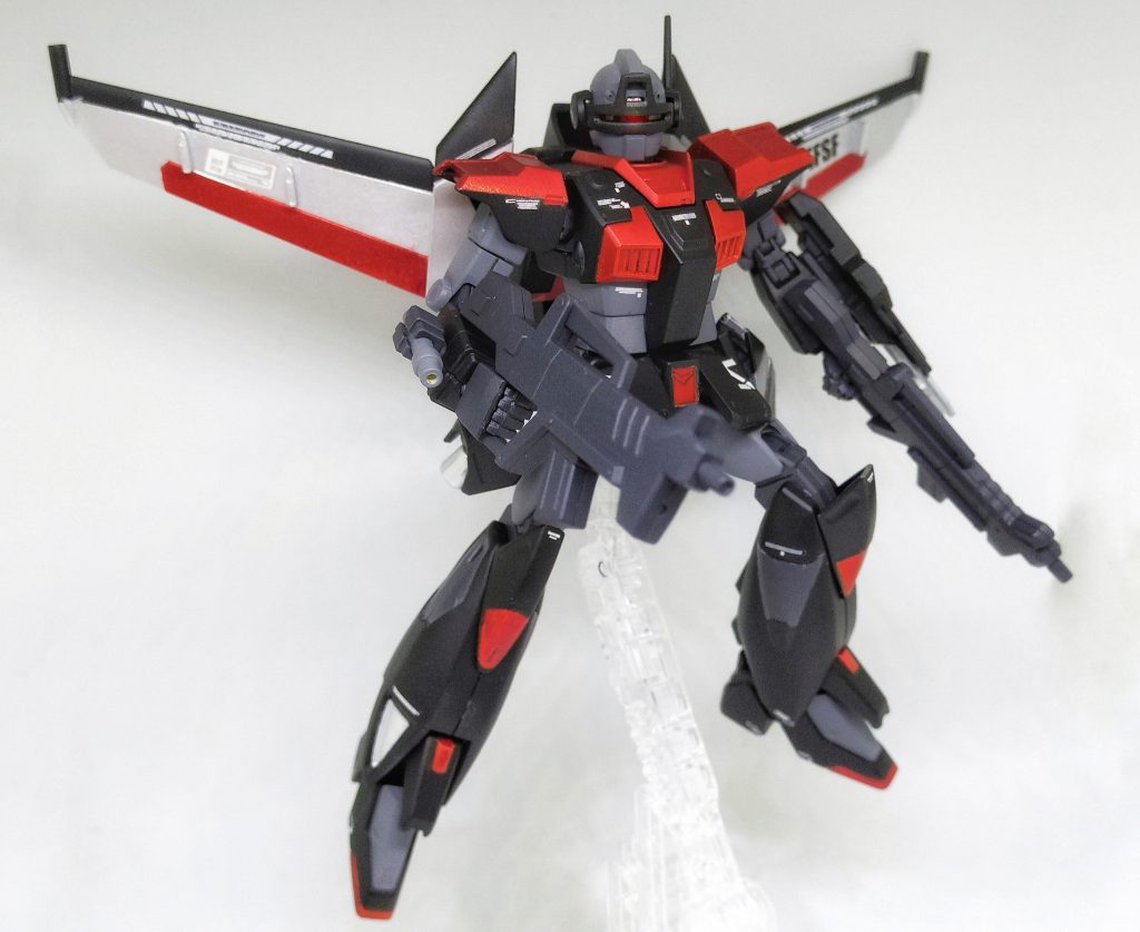 元ネタにある“レッドウイング”は、装備してません。
装備するとファンネルのような扱いになってしまうため、“ジム”には贅沢過ぎるので(^^;