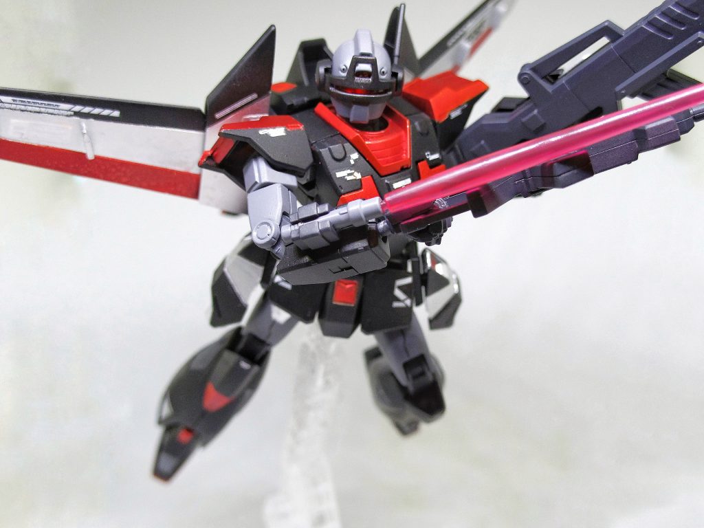 ビームサーベルは、腕に装着したまま使用。