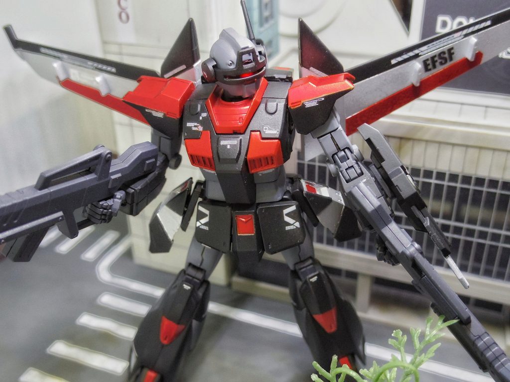 市街ジオラマに置いてみたけど、ウイングが邪魔で上手くポージングや撮影ができなかった(´Д`)