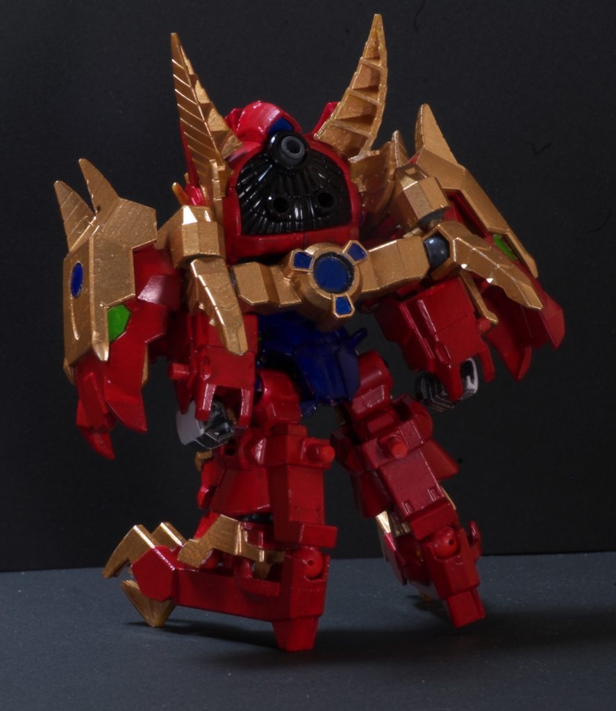 肩パーツはバックパックユニットにボールジョイントで接続されており、ヴァルキランダーの肩を覆うように装着する方式です。
膝・太ももパーツは差し込み式のパーツで前後から挟み込み、GNレッグガンクローはボールジョイント接続なので可動の自由度も高いです。