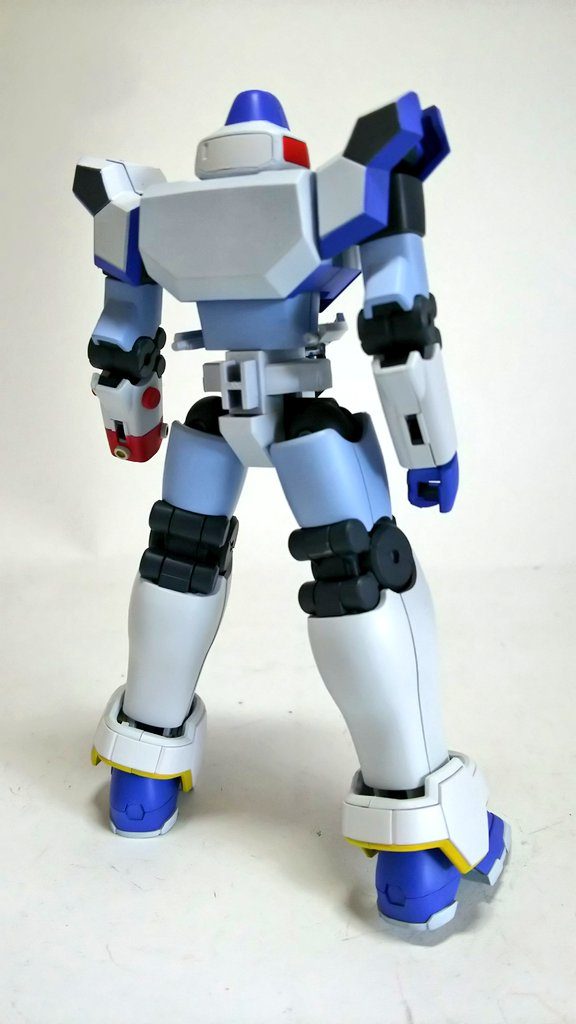 バックショット。
バックパックの穴は塞いで、フロント、サイド、リアアーマーは外しただけです。