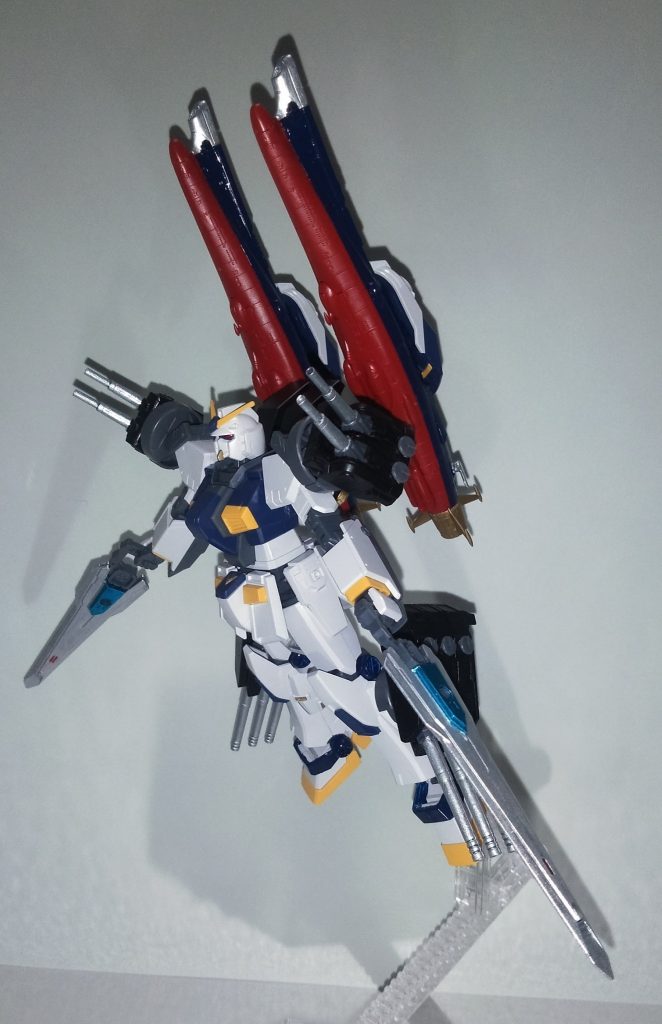 両手の実剣にはフィールド発生器が組み込まれており、高速移動時に簡易的なバリアーの役目を果たす。
これにより敵に対し高速で突撃し、背後若しくは側面よりハドーカノンで攻撃、指揮系統を混乱させたところに本隊で制圧。
以上が基本的な運用となる