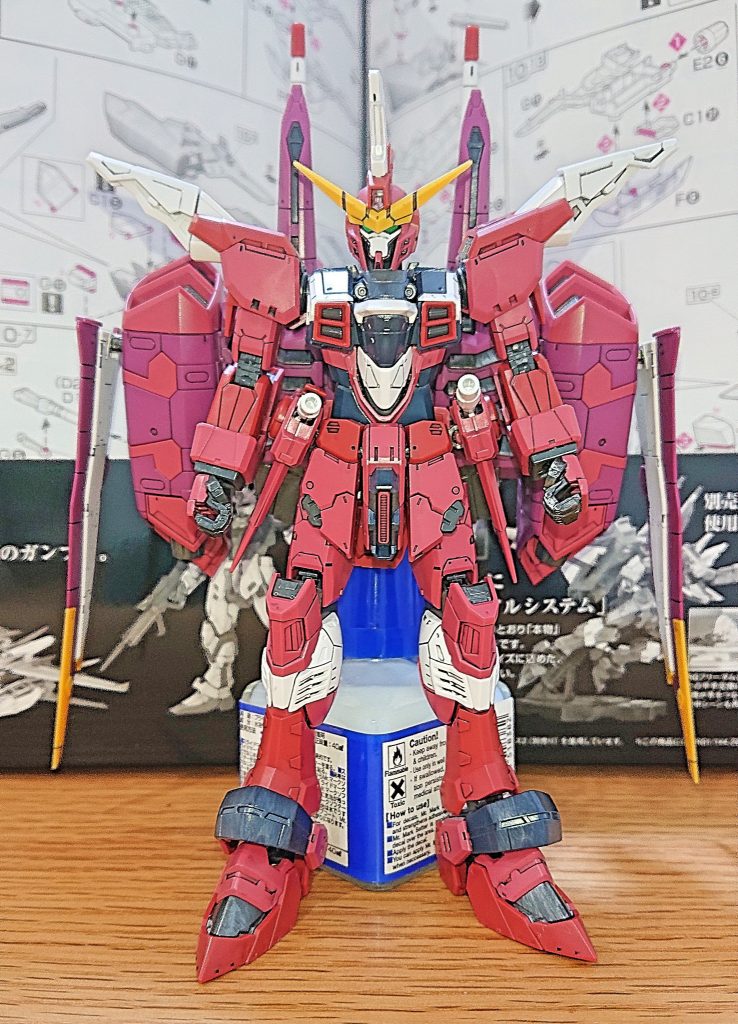 わかりにくいと思いますが、フレーム部分には全体的にスチールシルバーで汚しを入れています

少しだけ金属感が出ました