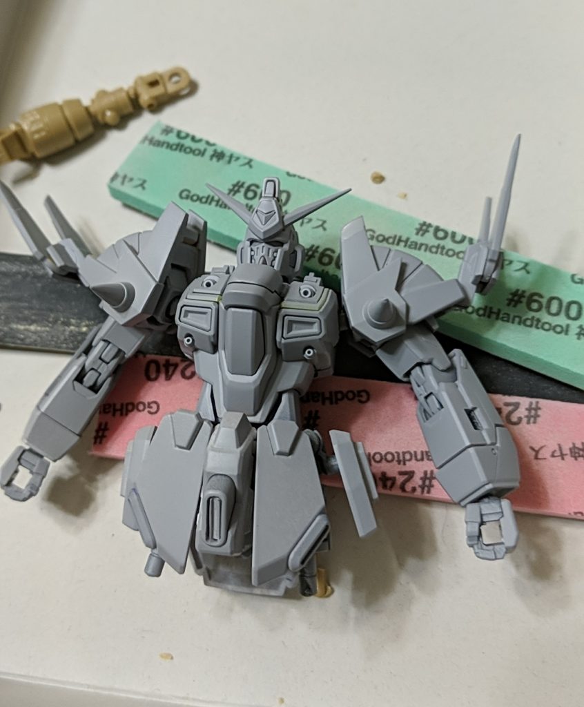 サフを吹いて延長、加工、バランスチェック。