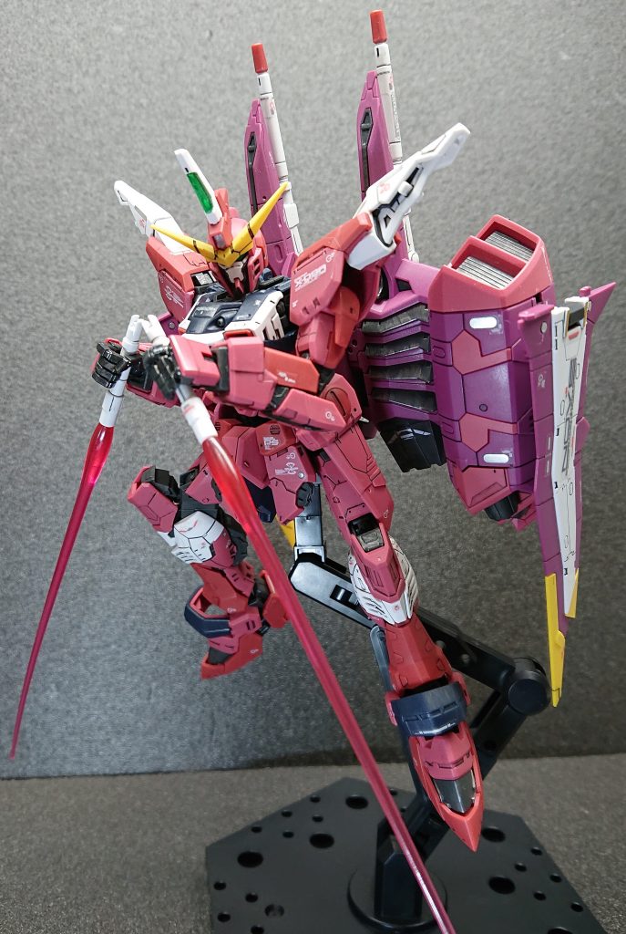 頭部とファトゥム00のクリアパーツだけ気に入らなかったので、クリアグリーンを筆塗りしました