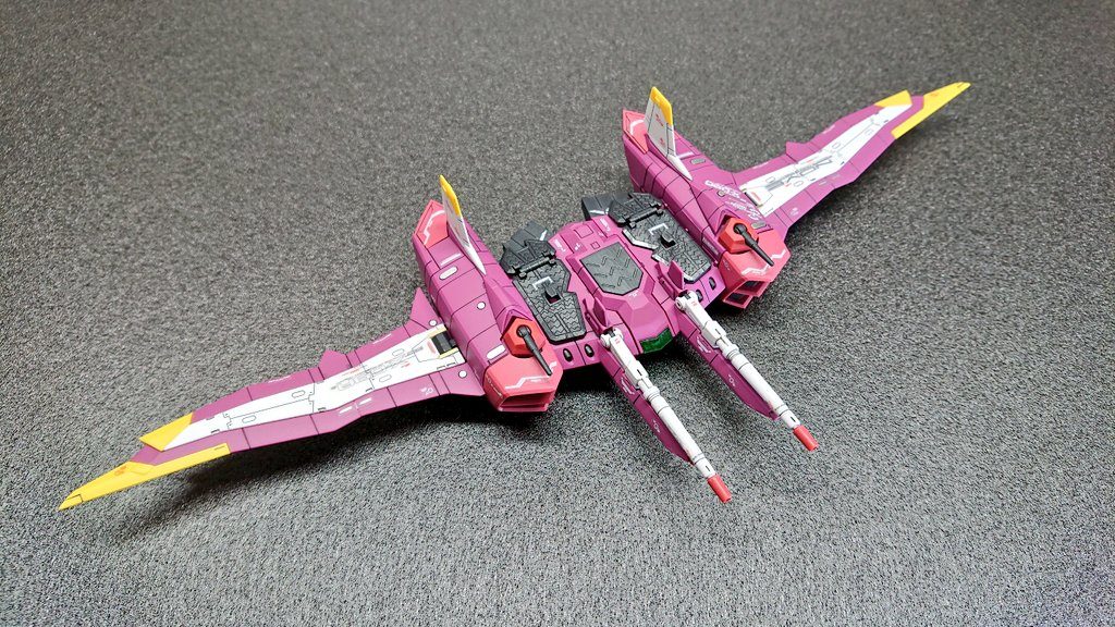 このファトゥム-00だけでも買った甲斐がありました

航空機を思わせるフォルム、各部のマーキング、スライド機構

ずっと見てられます