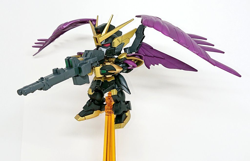 腕の小さなウイング(？)は引っ越しの際に２つとも失くしてしまったのでプラバンで自作しました。