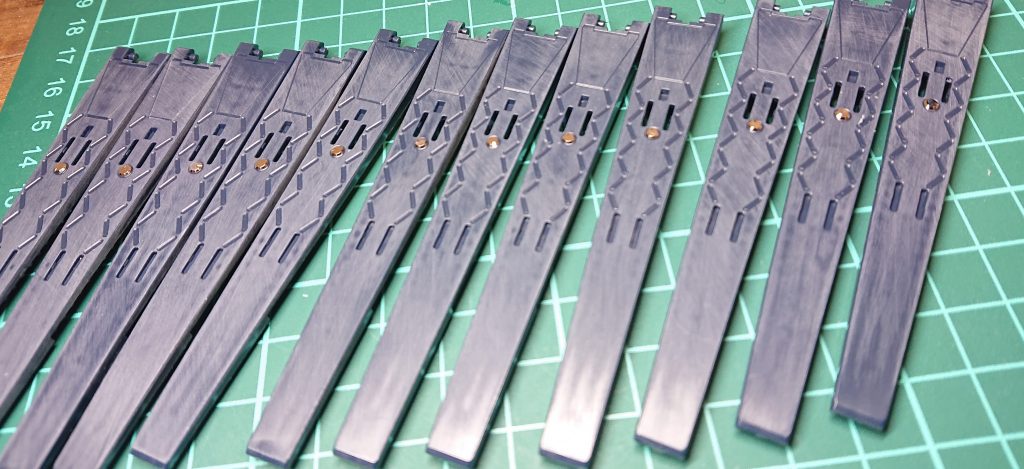 メタルパーツは地味な所についています(^q^)