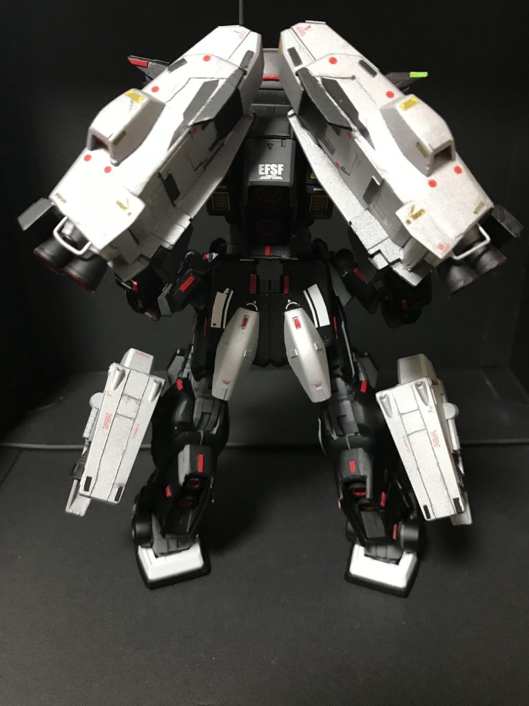 高機動装備(背面)
EXAM発動時の運動性能に対応するため改修する際に急遽開発中だった新型スラスターが外付けで増設された。この状態でEXAMの運動性能を発揮することができる。