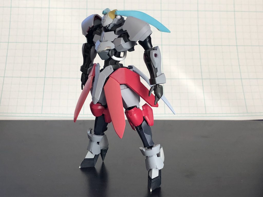 制作過程を一枚だけ。基本はグリムゲルデとヘルムヴィーゲのニコイチにジャンクパーツを盛っています。
最初はジークルーネに合わせてツインテールにする予定でしたが、パーツが神隠しにあったので今の頭部になりました笑。