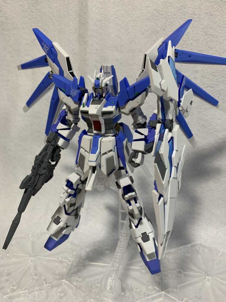 フルパッケージです。ビームマグナム、アームドアーマーDE、フィンファンネル、背部にブレードを装備。