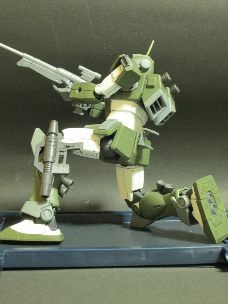 オリジン版よりＭＳＶの方が好きなので、バックパックの一部を改造腰のバズーカラックもジャンクパーツを加工