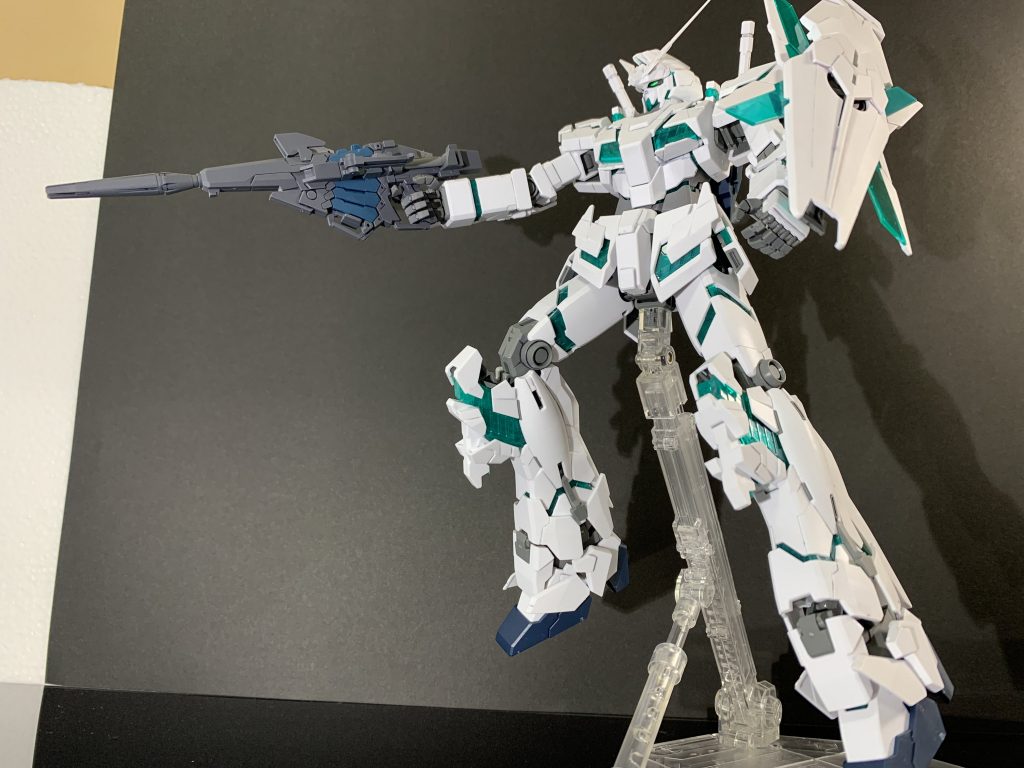 ビームマグナム構え。スタイル良いなぁー・・