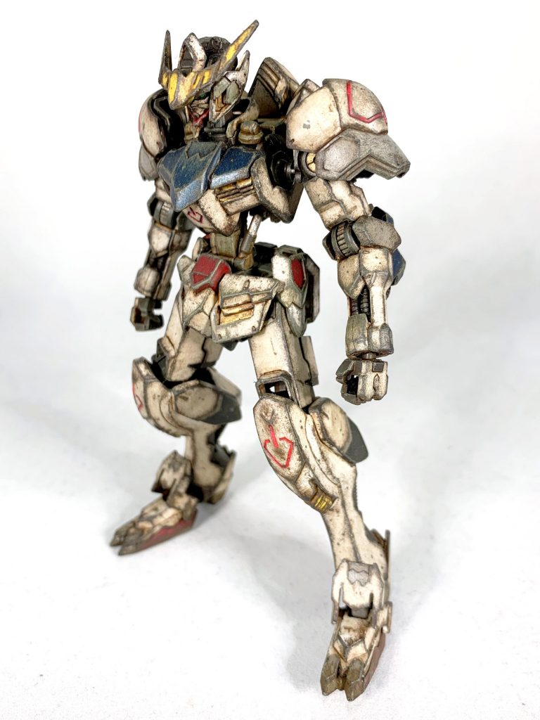 残念ながら武器はどこか行ってしまっていて丸腰ですが、それも似合うバルバトス