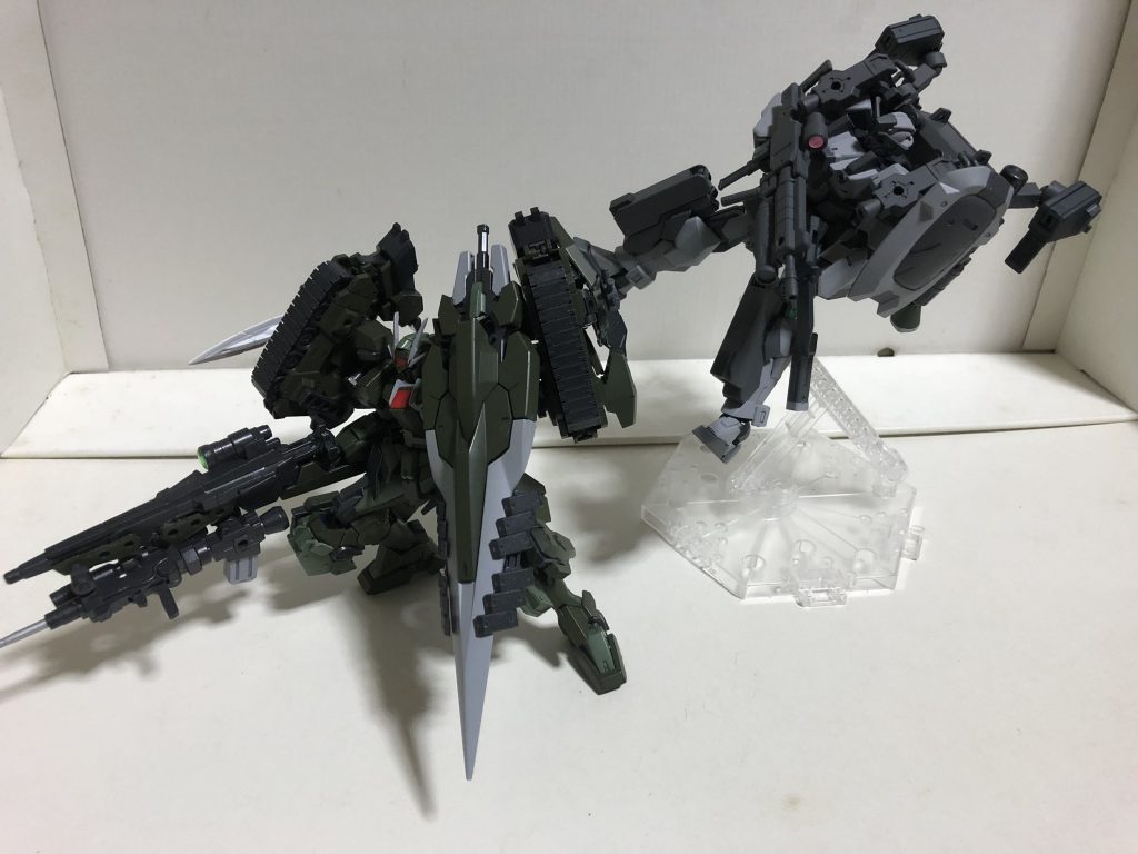 第七機甲師団ソレスタル分隊(仮)
そのうちあと2機も似非ミリ路線で作ってみようか…